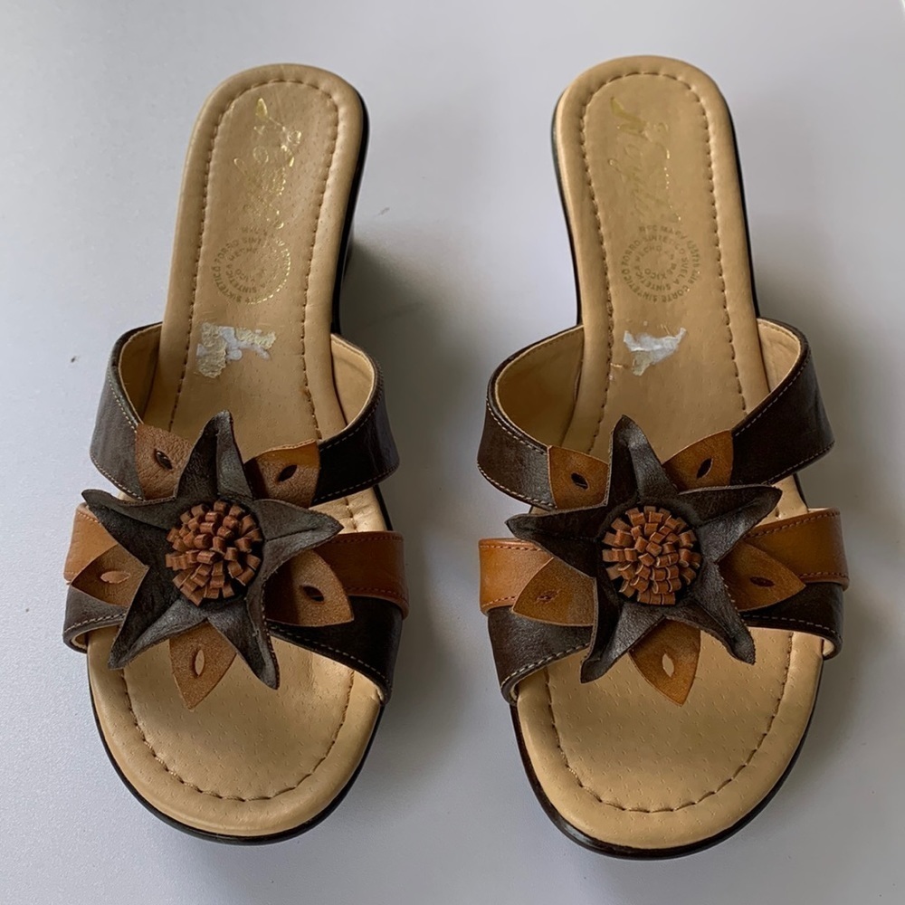 NEYLI WOMENS SANDALS WITH FLORAL PETALS FAUX LEATHER SIZE UNKNOWN